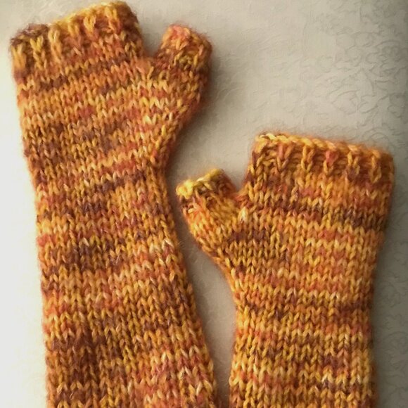 NEW Handmade Pumpkin Spice Fingerless Mohair Gloves, Women Size M - Picture 3 of 4